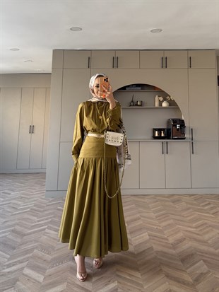 Seha Drapeli Bel Detaylı Etekli Takım Yağ Yeşili (2017)