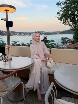 Sena Şallı Abaya Taş (2000)