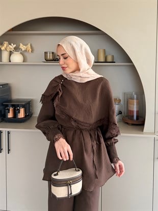 Vea Dantel Detaylı Pelerinli Pantolonlu Takım Kahve (8641)