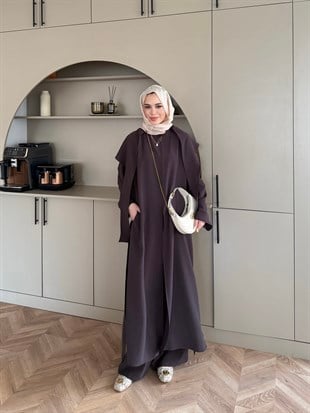 (ÖNSİPARİŞ) 10 iş günü sonra kargolanacaktır Zyra Omuz Şallı Yırtmaçlı Takım Acı Kahve (8832)