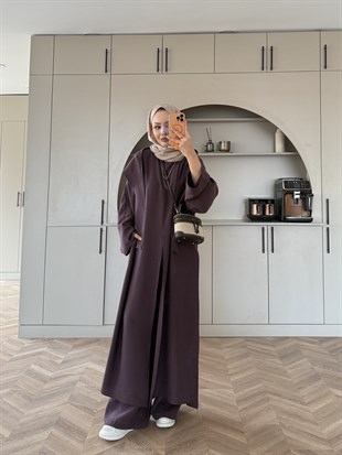 (ÖNSİPARİŞ) 10 iş günü sonra kargolanacaktır Zyra Omuz Şallı Yırtmaçlı Takım Mürdüm (8832)