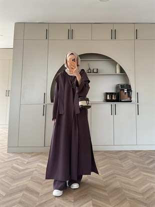 (ÖNSİPARİŞ) 10 iş günü sonra kargolanacaktır Zyra Omuz Şallı Yırtmaçlı Takım Mürdüm (8832)