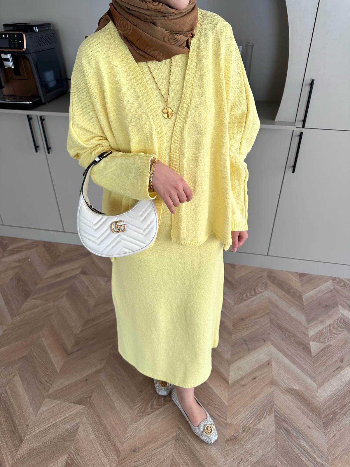 İç Elbiseli Hırkalı Triko Takım Sarı