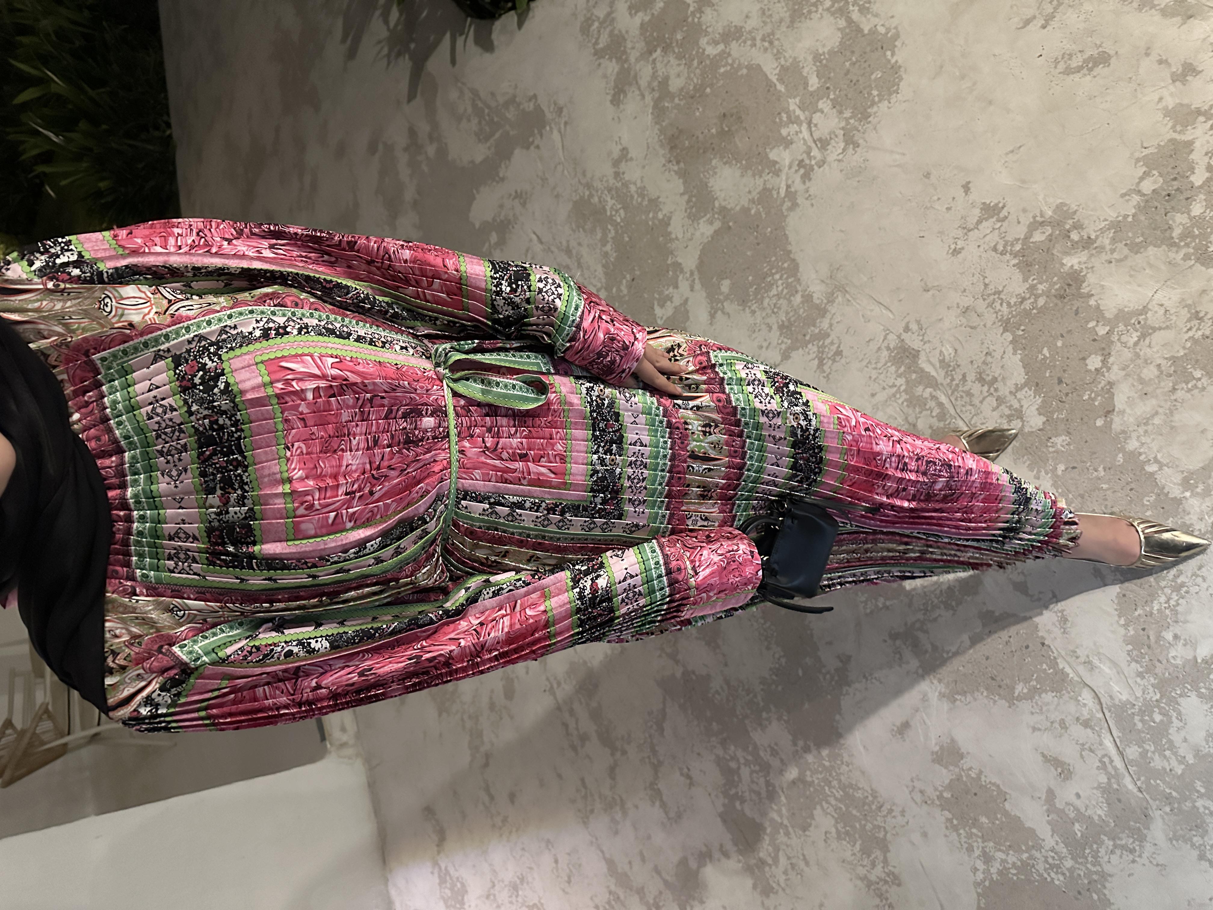 Vanessa Elbise Pembe