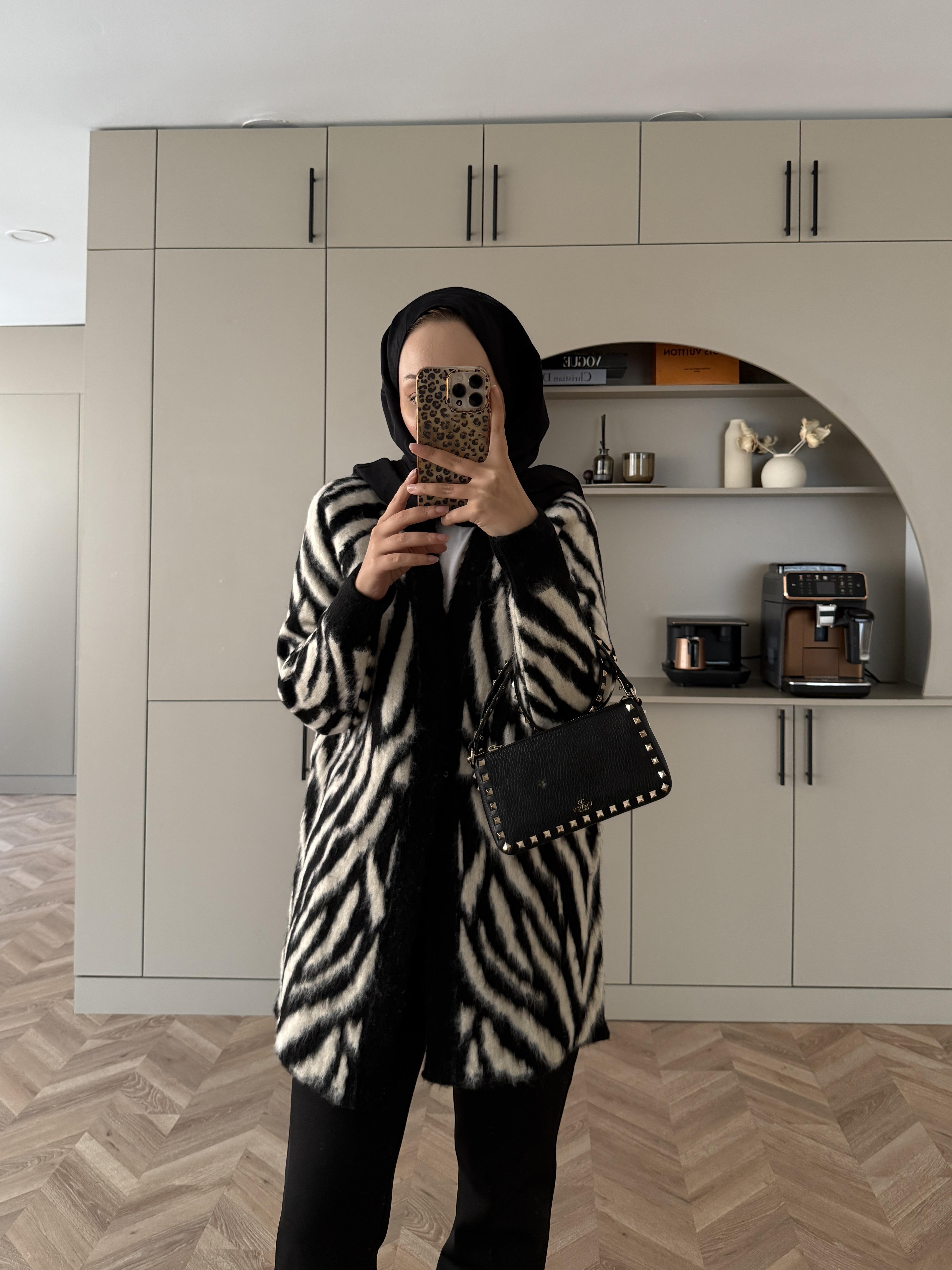 Zebra Desen Angora Hırka Siyah