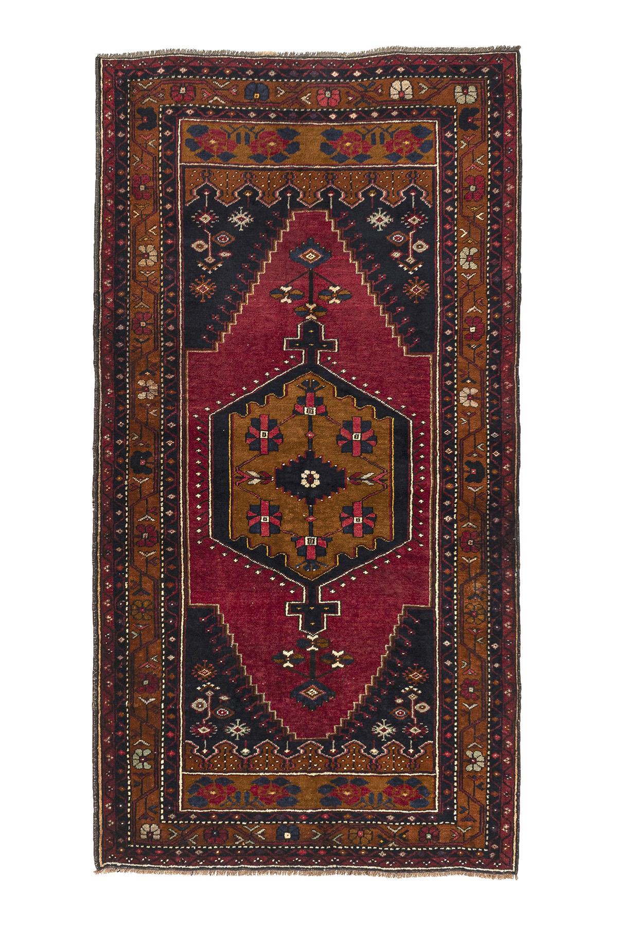 Sivas Kilim Rug (2.5 x 6.6 ft) | KILIM WHOLESALE - Vintage Handmade Pillows - Vintage Handmade Kilim Rugs - It is 100% wool. Artistic and historical rugs. Old handwoven rugs. - Online hand woven rugs and kilim cushions sales. Shipping to all ove