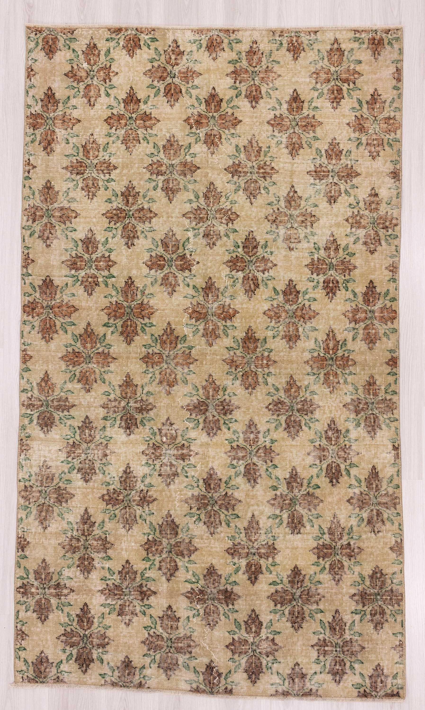 Vintage floral Turkish rug