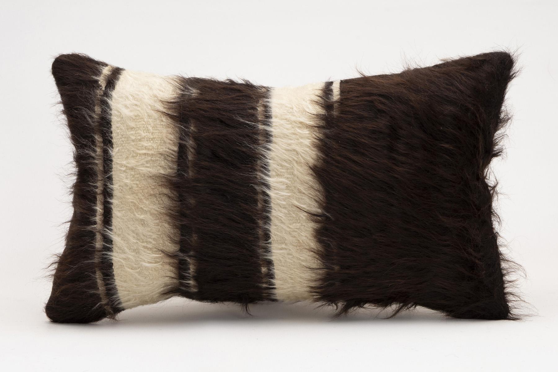 12x20 inches (30x50 cm) Kilim Pillow | KILIM WHOLESALE - Vintage Handmade Pillows - Vintage Handmade Kilim Rugs - It is 100% wool. Artistic and historical rugs. Old handwoven rugs. - Online hand woven rugs and kilim cushions sales. Shipping to a