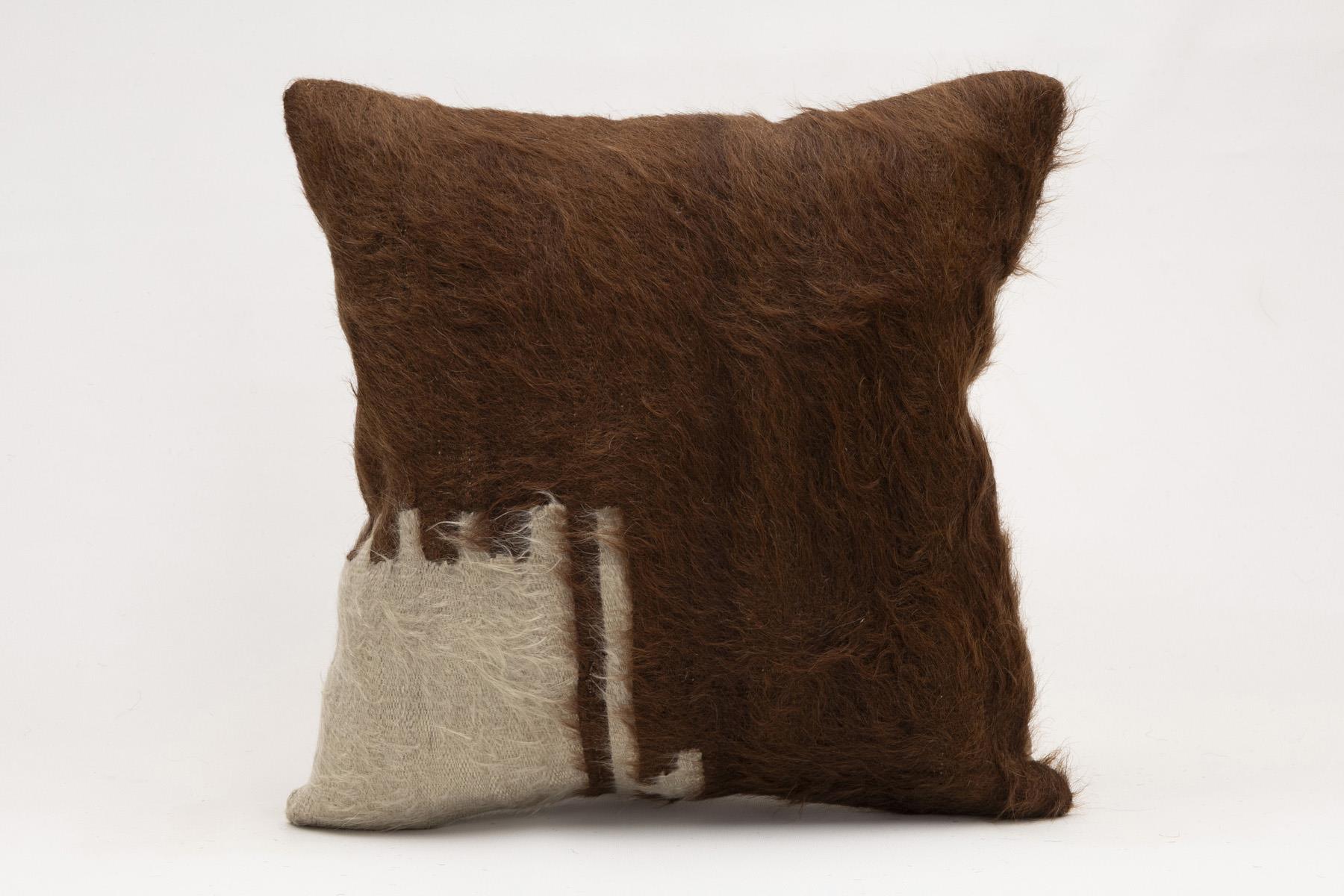 16x16 inches (40x40 cm) Kilim Pillow | KILIM WHOLESALE - Vintage Handmade Pillows - Vintage Handmade Kilim Rugs - It is 100% wool. Artistic and historical rugs. Old handwoven rugs. - Online hand woven rugs and kilim cushions sales. Shipping to a