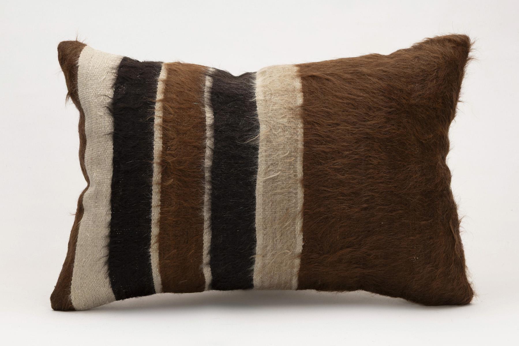 16x24 inches (40x60 cm) Kilim Pillow | KILIM WHOLESALE - Vintage Handmade Pillows - Vintage Handmade Kilim Rugs - It is 100% wool. Artistic and historical rugs. Old handwoven rugs. - Online hand woven rugs and kilim cushions sales. Shipping to a