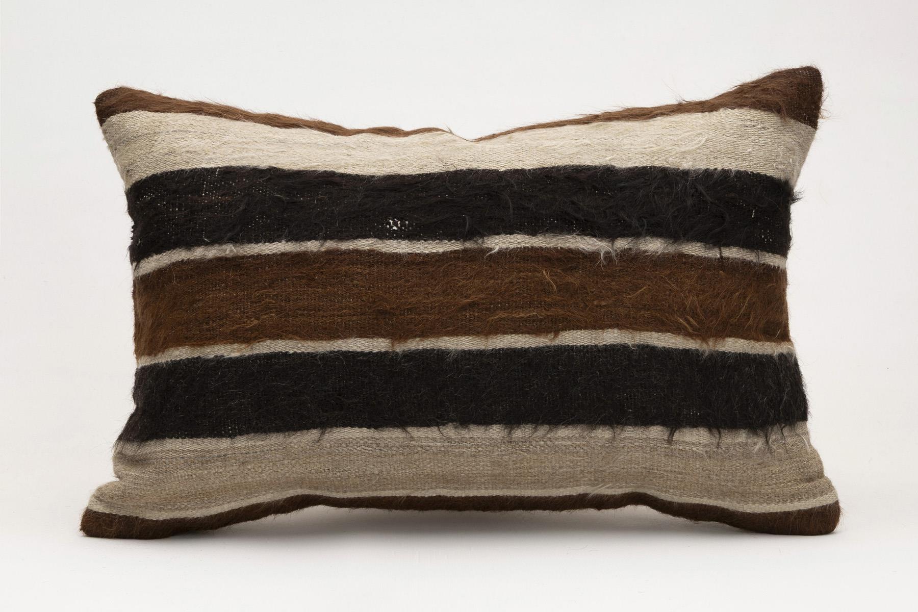 16x24 inches (40x60 cm) Kilim Pillow | KILIM WHOLESALE - Vintage Handmade Pillows - Vintage Handmade Kilim Rugs - It is 100% wool. Artistic and historical rugs. Old handwoven rugs. - Online hand woven rugs and kilim cushions sales. Shipping to a