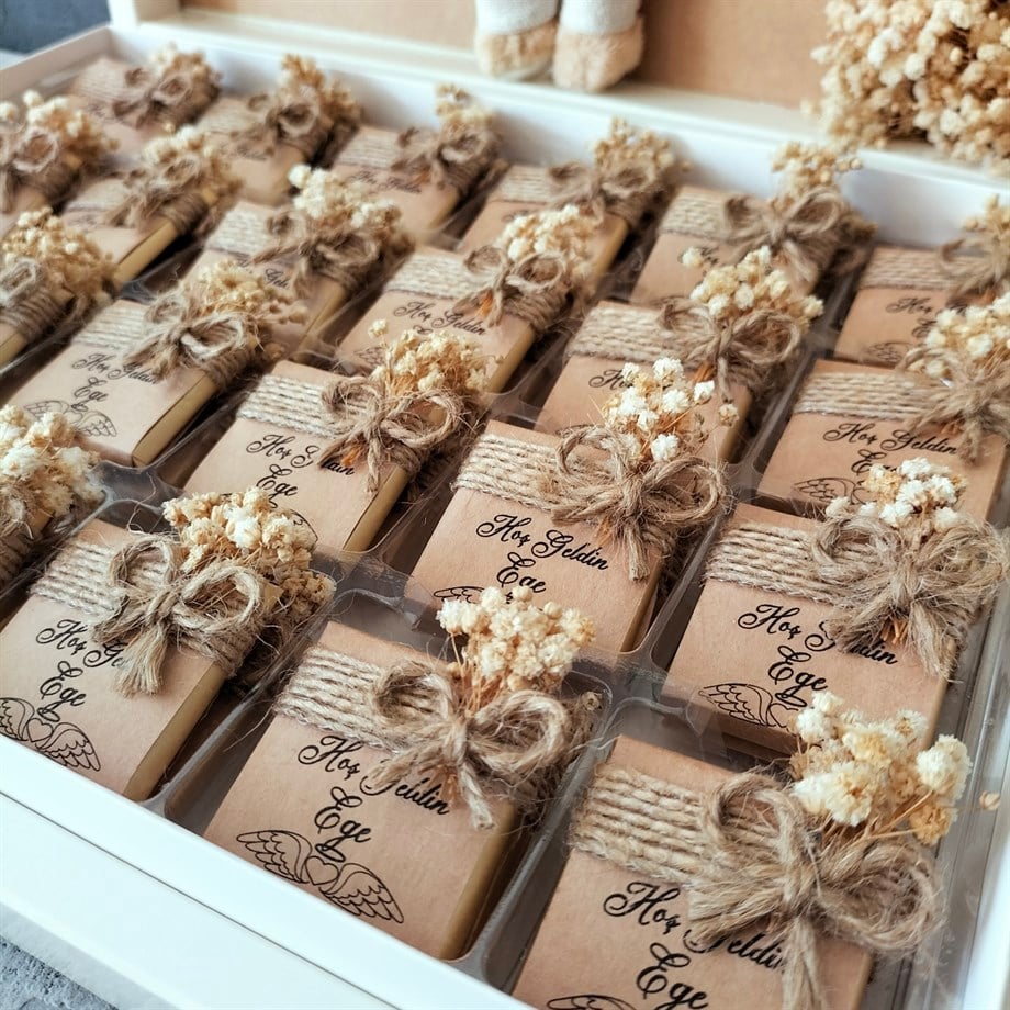 Çiçek Süslemeli Bebek Çikolatası