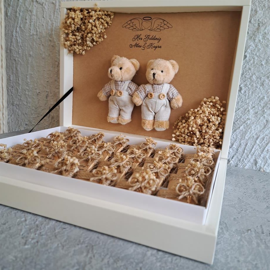 Çiçekli İkiz Bebek Çikolatası