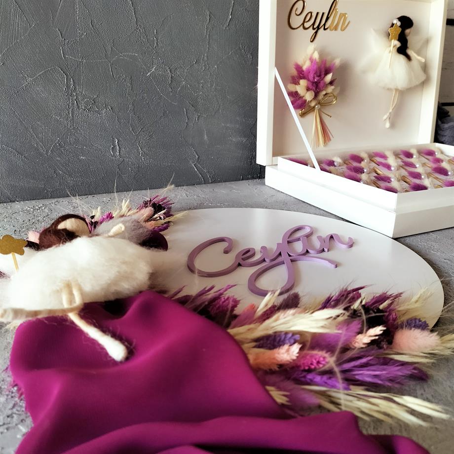 Lila Renkler Kapı Süsü ve Çikolata