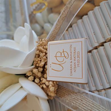 Çiçek Süslemeli Cam Kutu