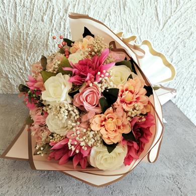 İsteme Çiçek Ve Çikolata