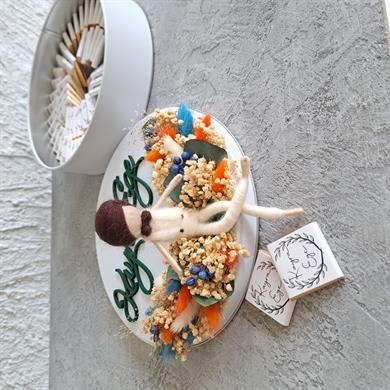 Keçe Bebekli Çiçekli Çikolata