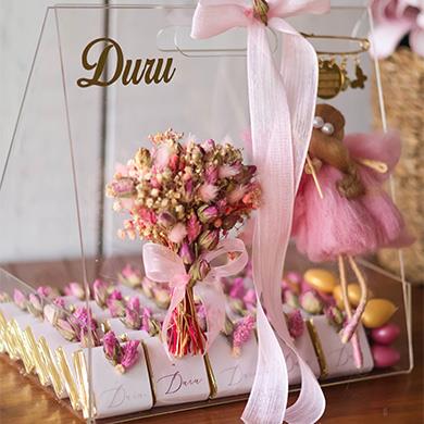 Kuru Gül Süslemeli Bebek Çikolatası