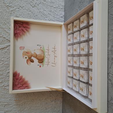 Tavşan Desenli Çiçek Süslemeli Bebek Çikolatası