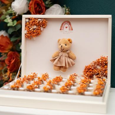 Turuncu Çiçekli Bebek Çikolatası