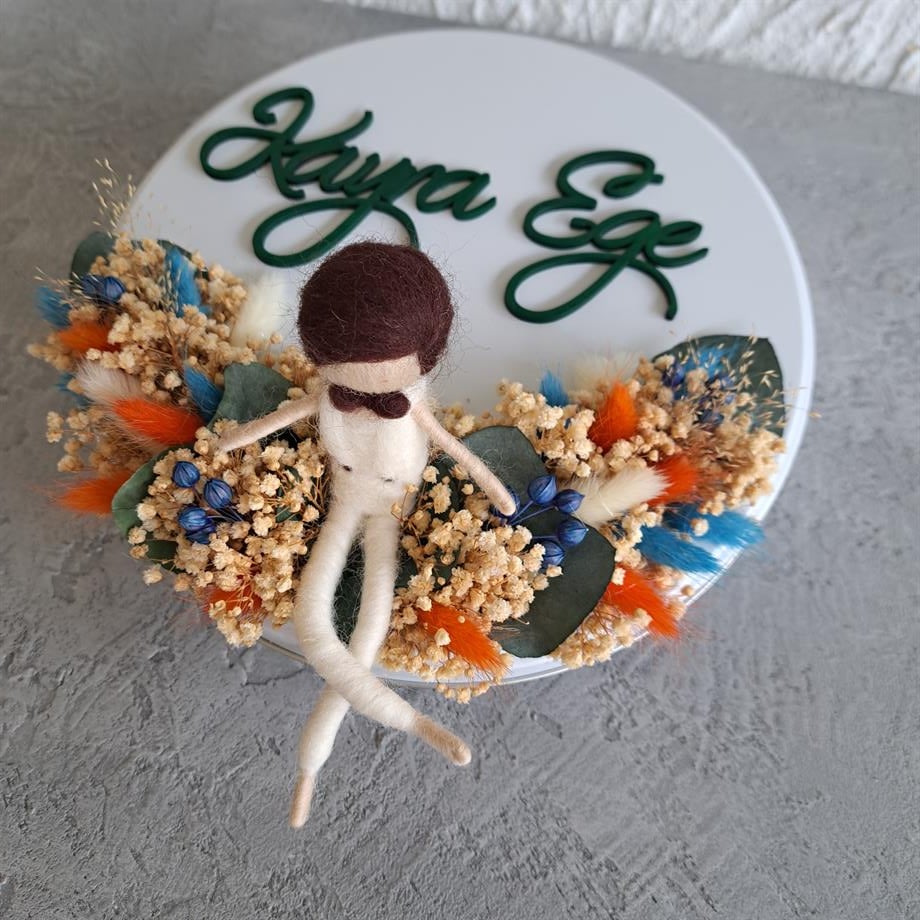 Keçe Bebekli Çiçekli Çikolata