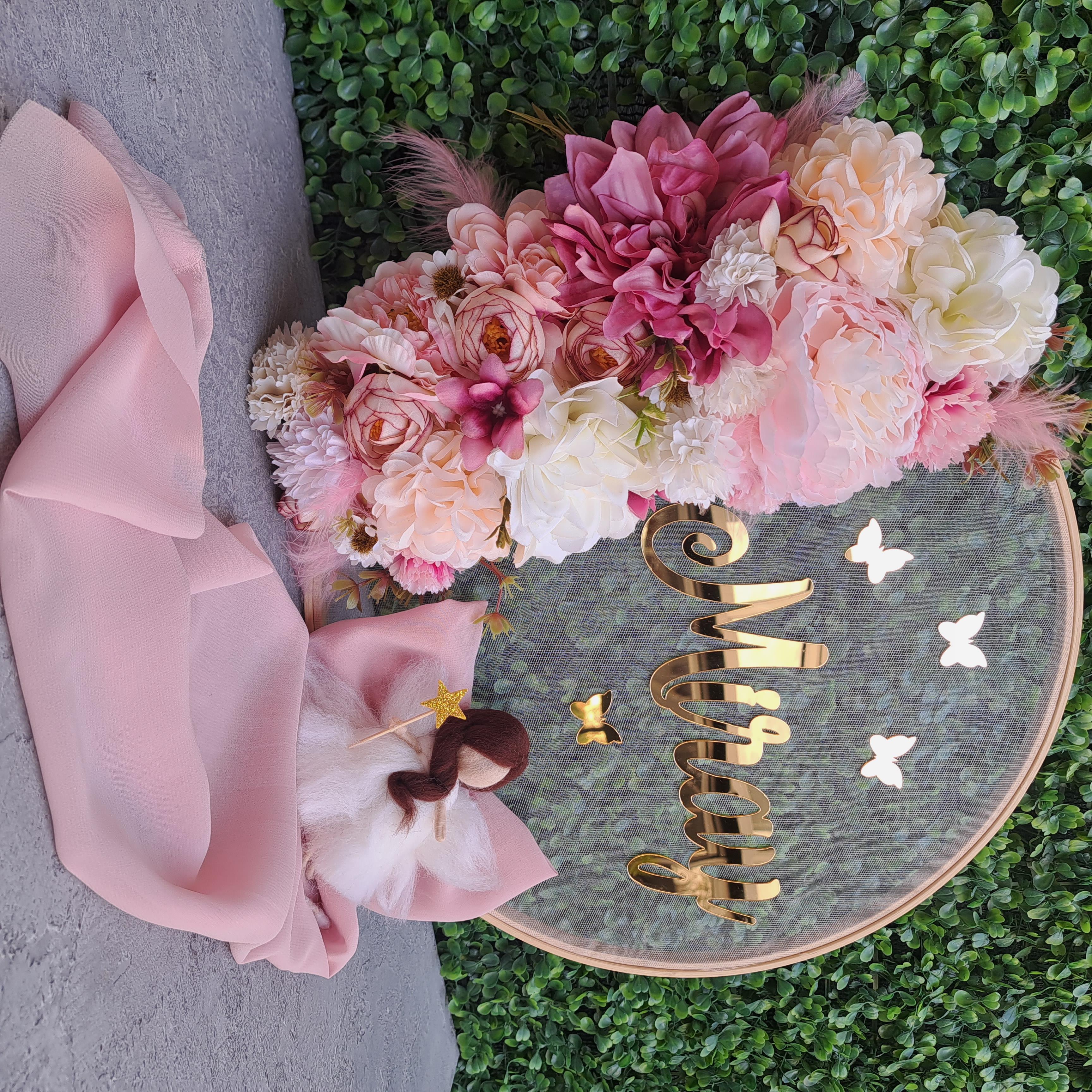 Pembe Çiçekli KIz Bebek Kapı Süsü