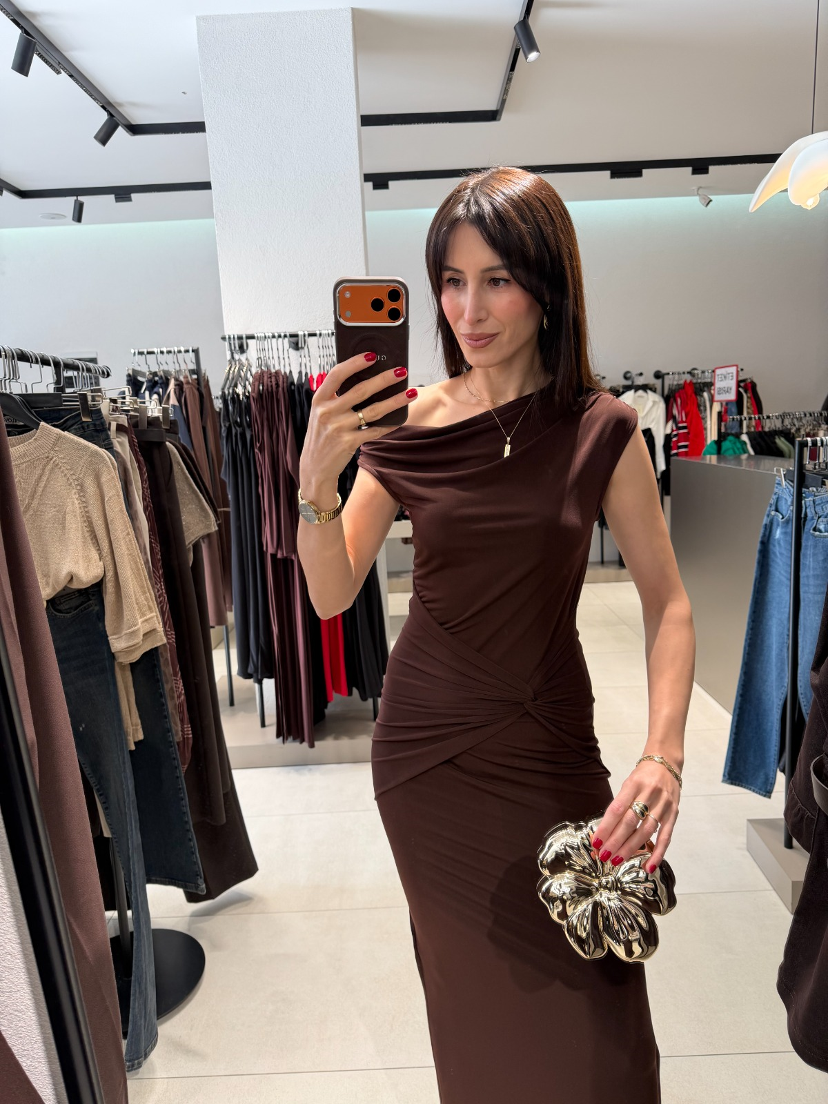 ASKILI BELİ BÜZGÜLÜ ELBİSE KAHVE