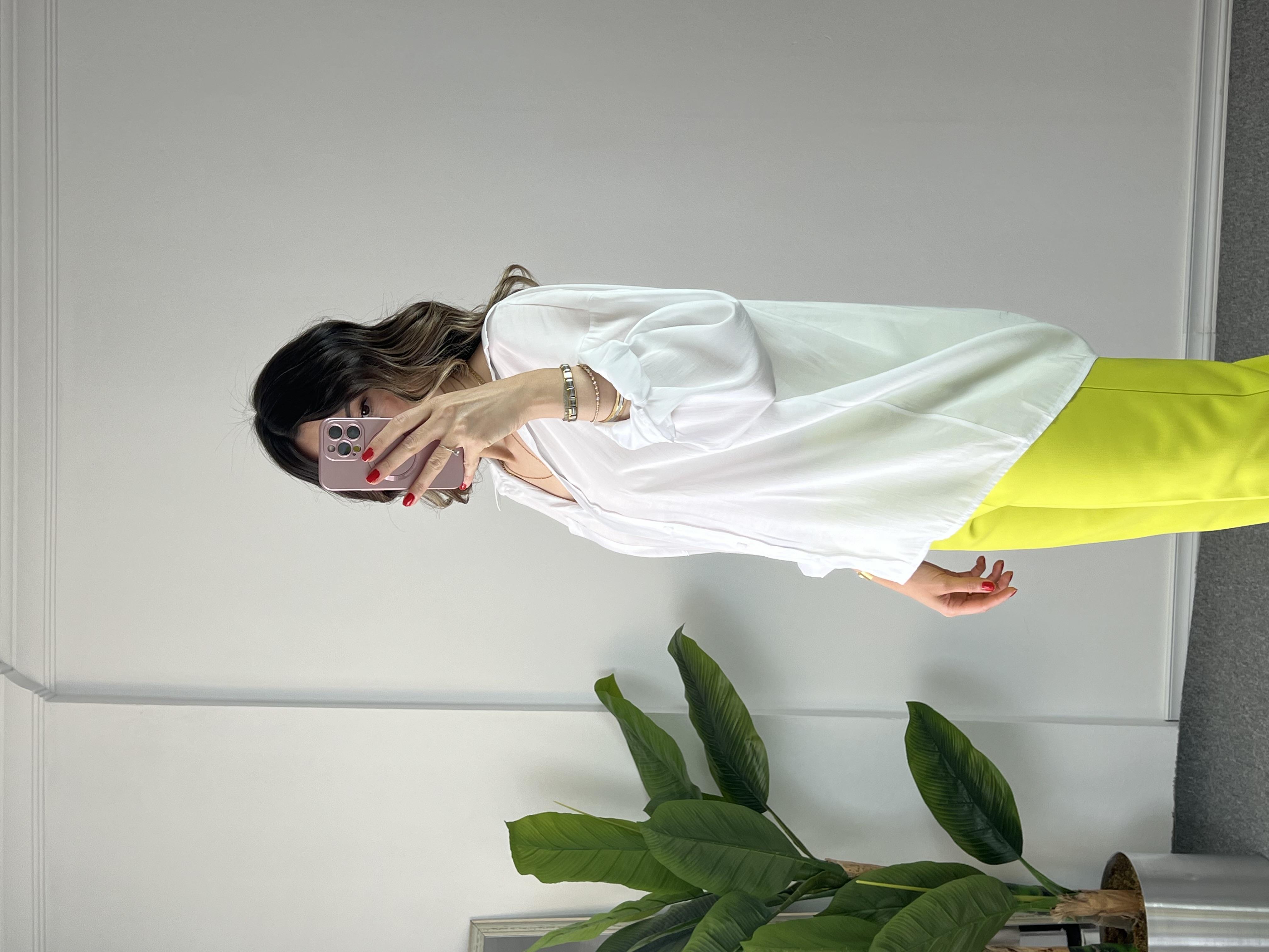 Beyaz Pamuklu Gömlek 