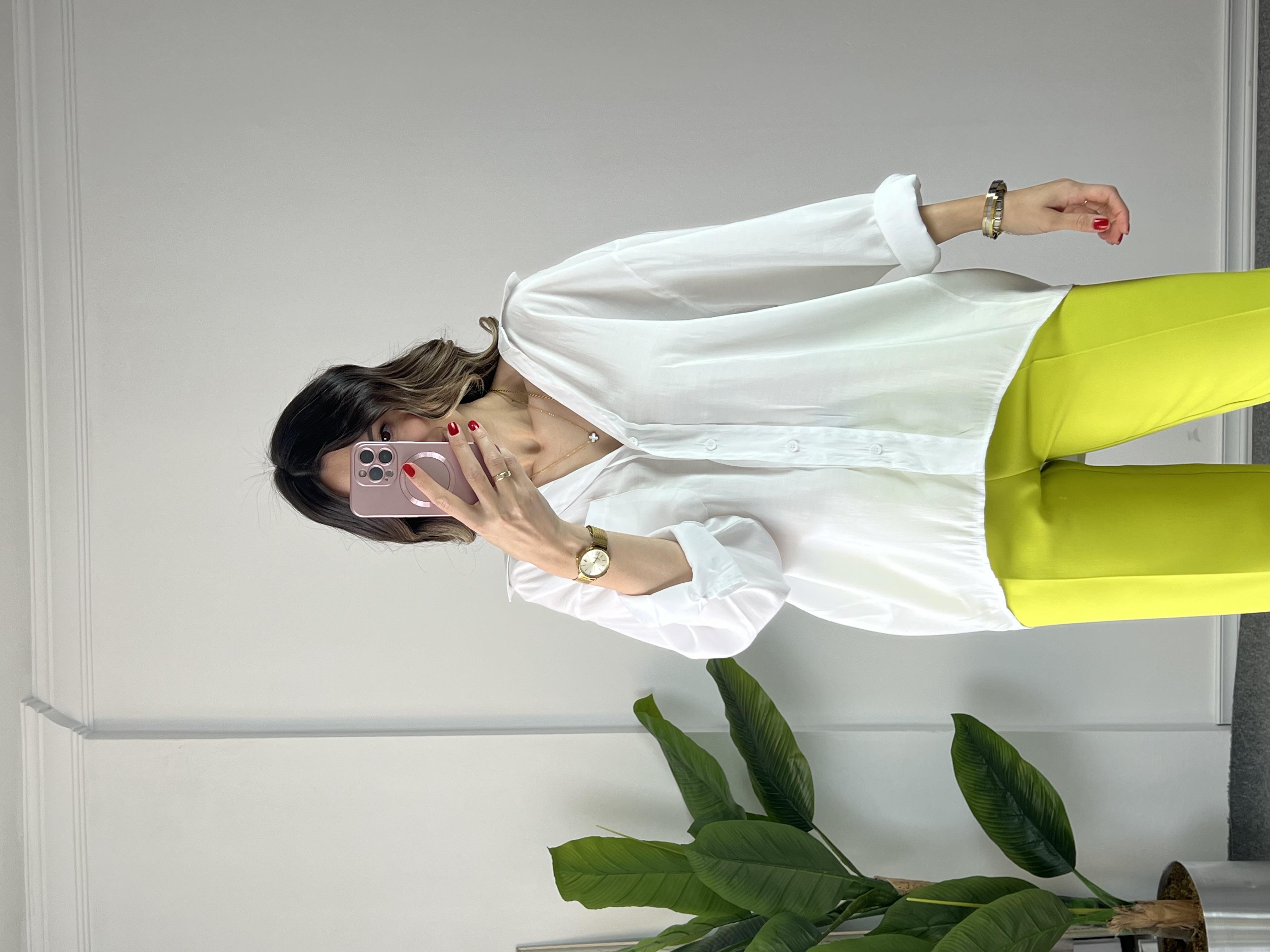 Beyaz Pamuklu Gömlek 