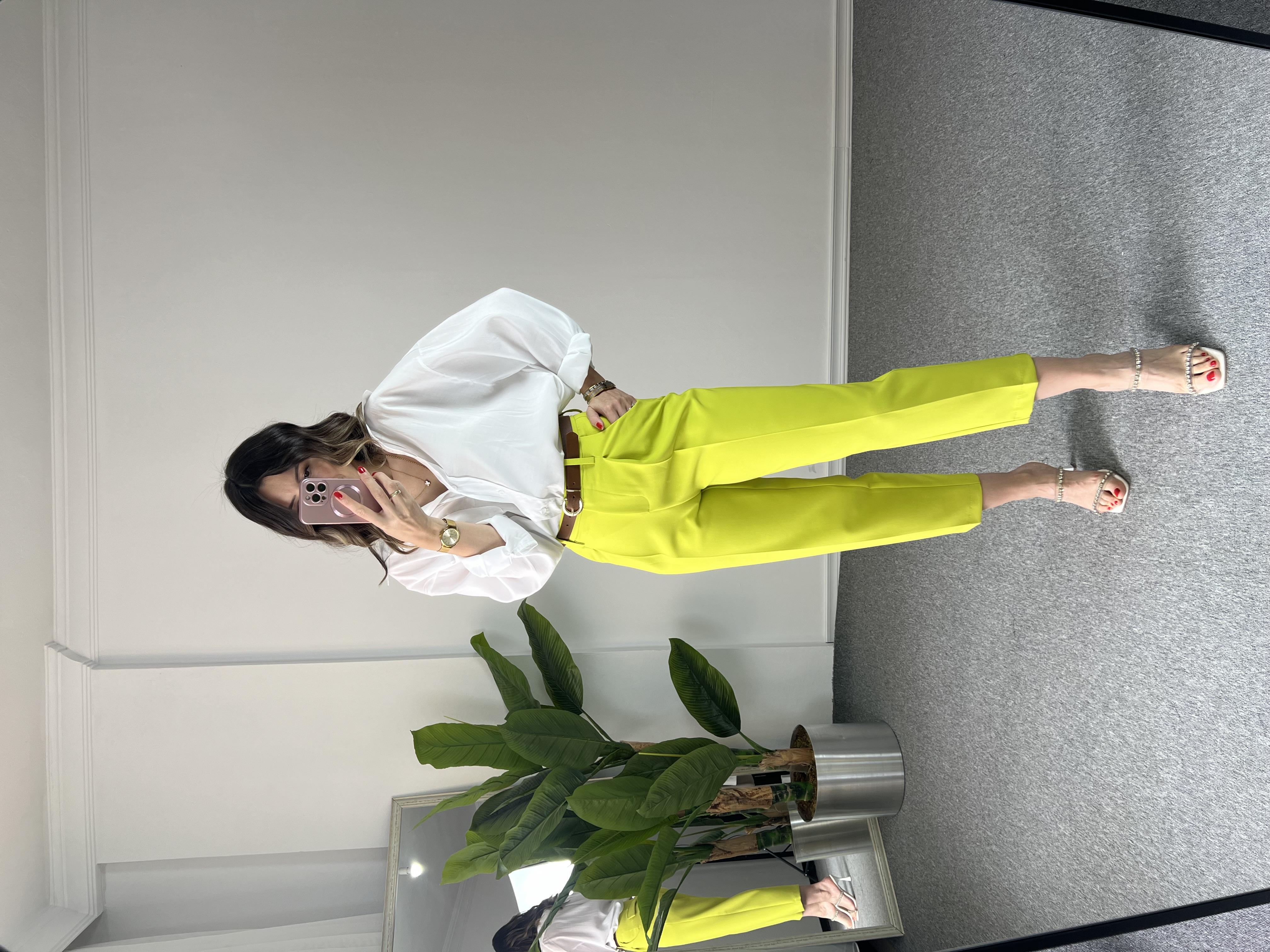 Beyaz Pamuklu Gömlek 