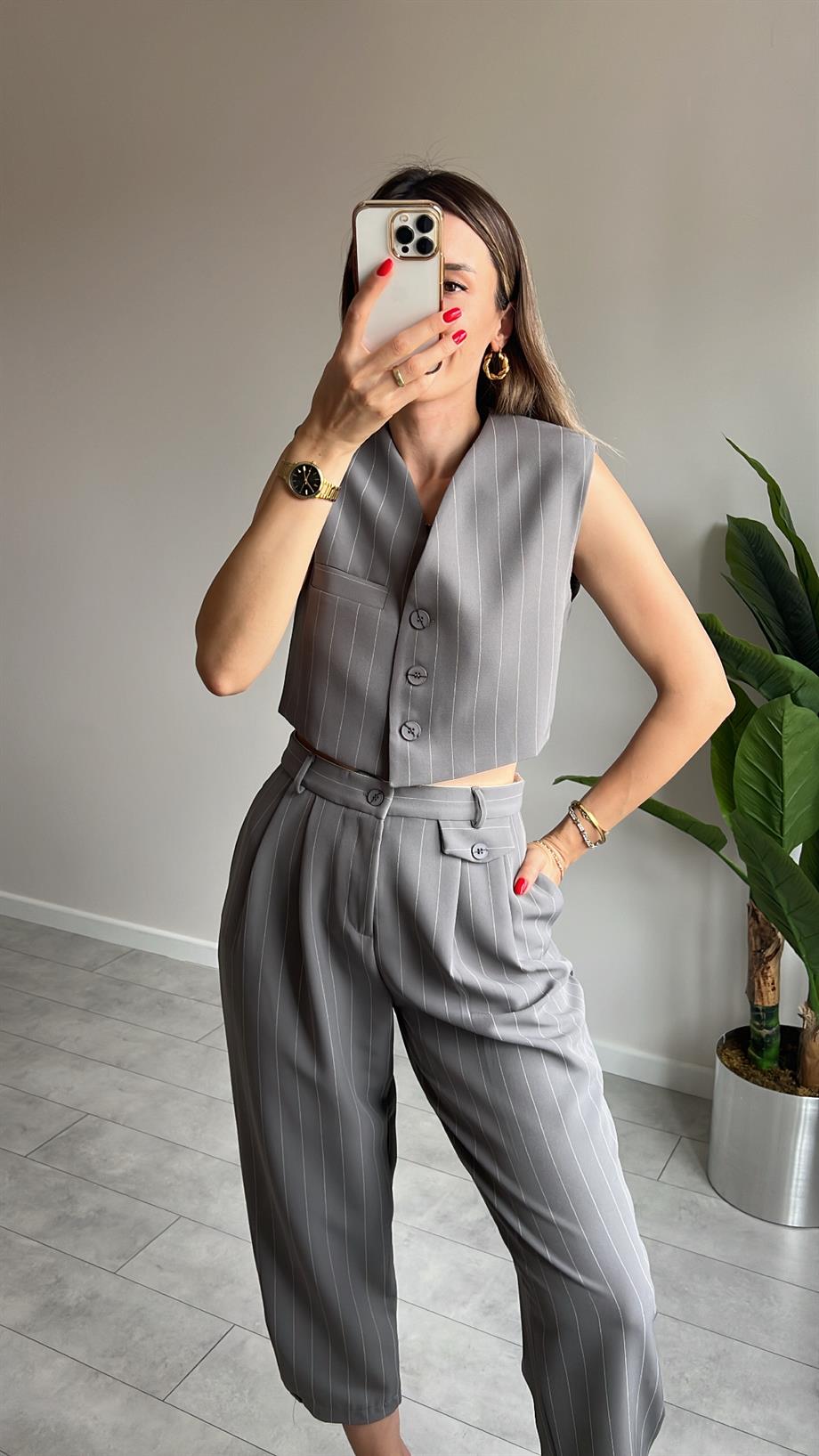 Çizgili Yelekli Takım