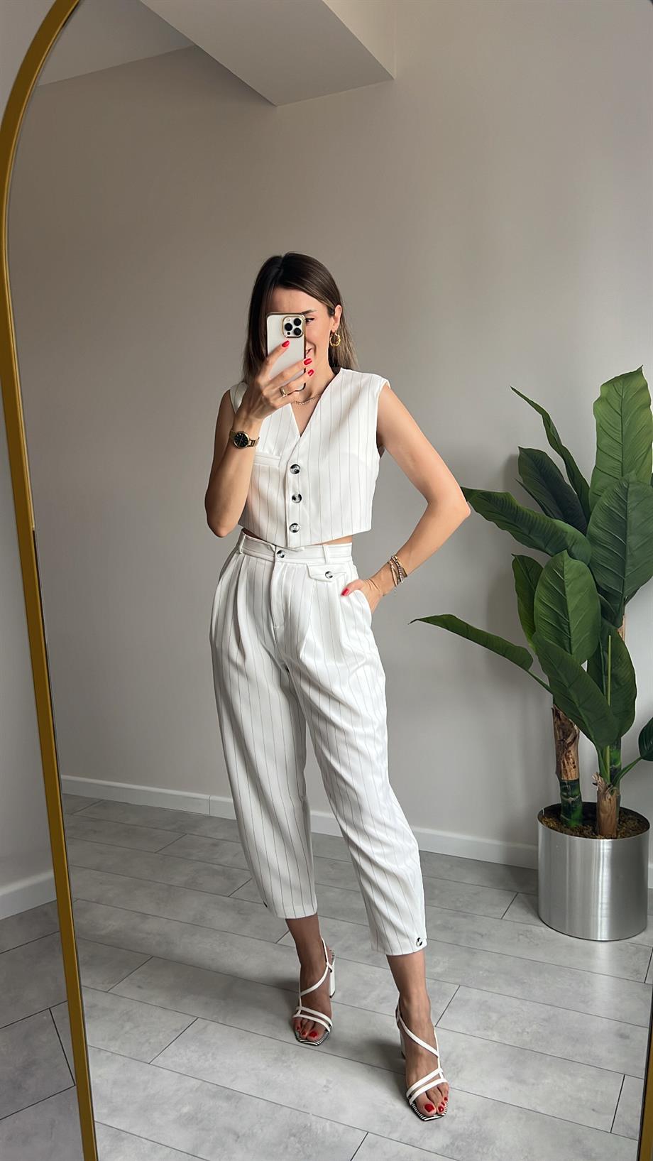 Çizgili Yelekli Takım