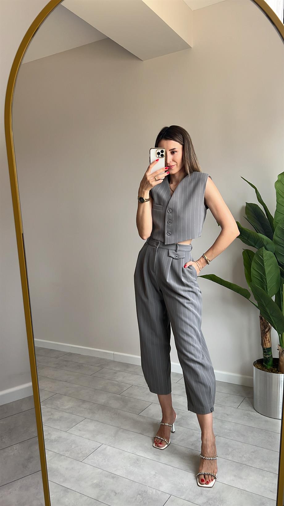 Çizgili Yelekli Takım