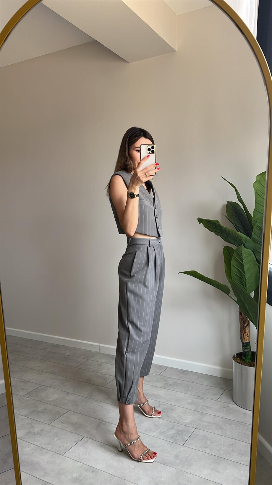 Çizgili Yelekli Takım