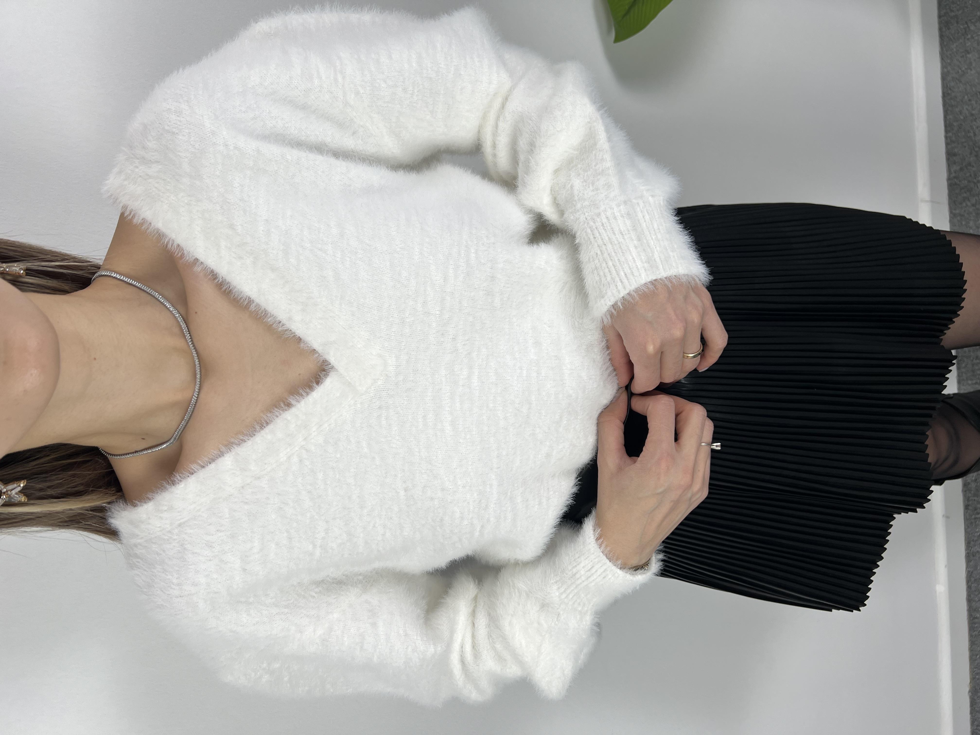 Dilvin sırt dekolteli yumoş kazak