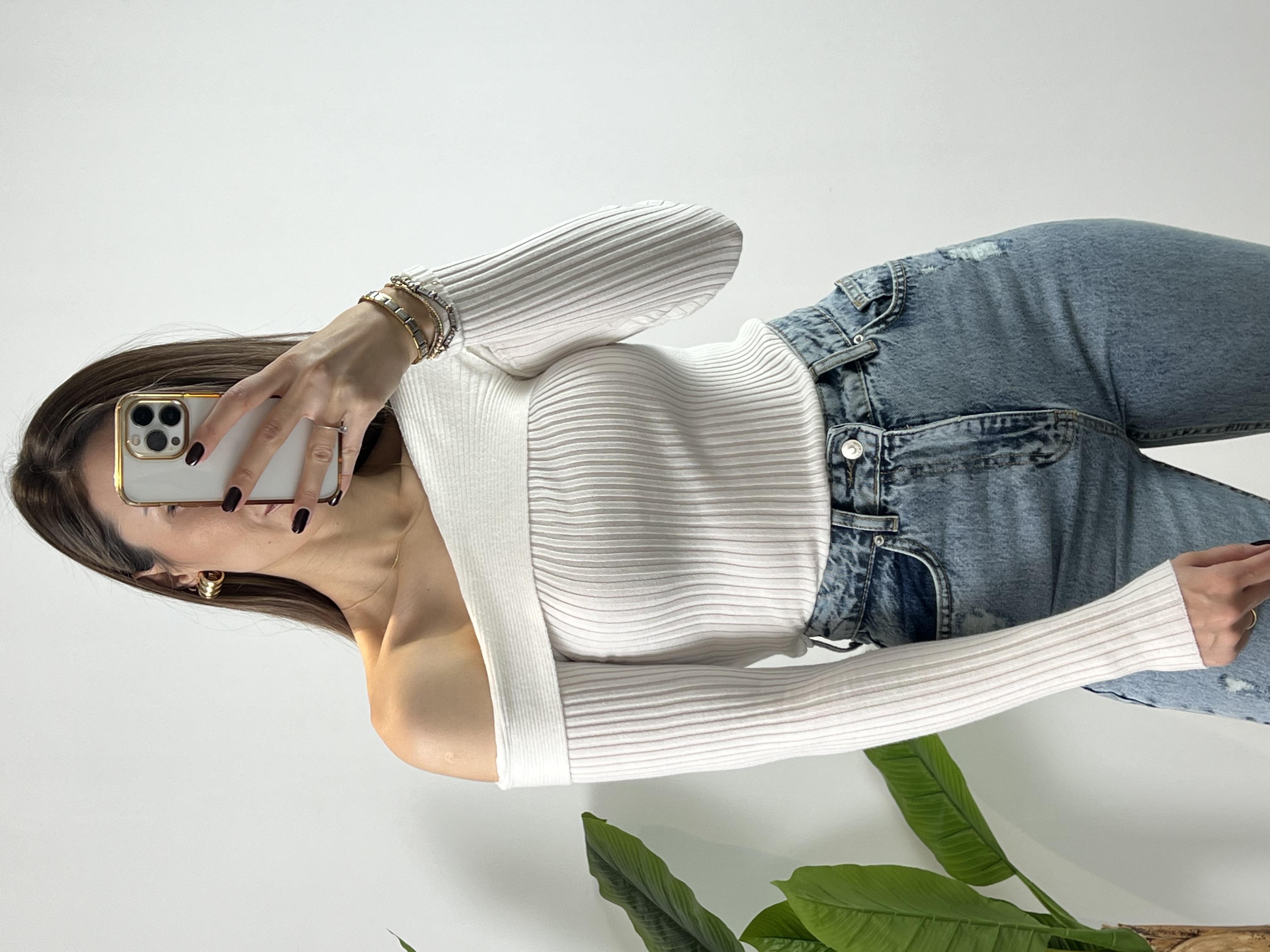 Düşük Omuz Fitilli Yumoş Beyaz Triko