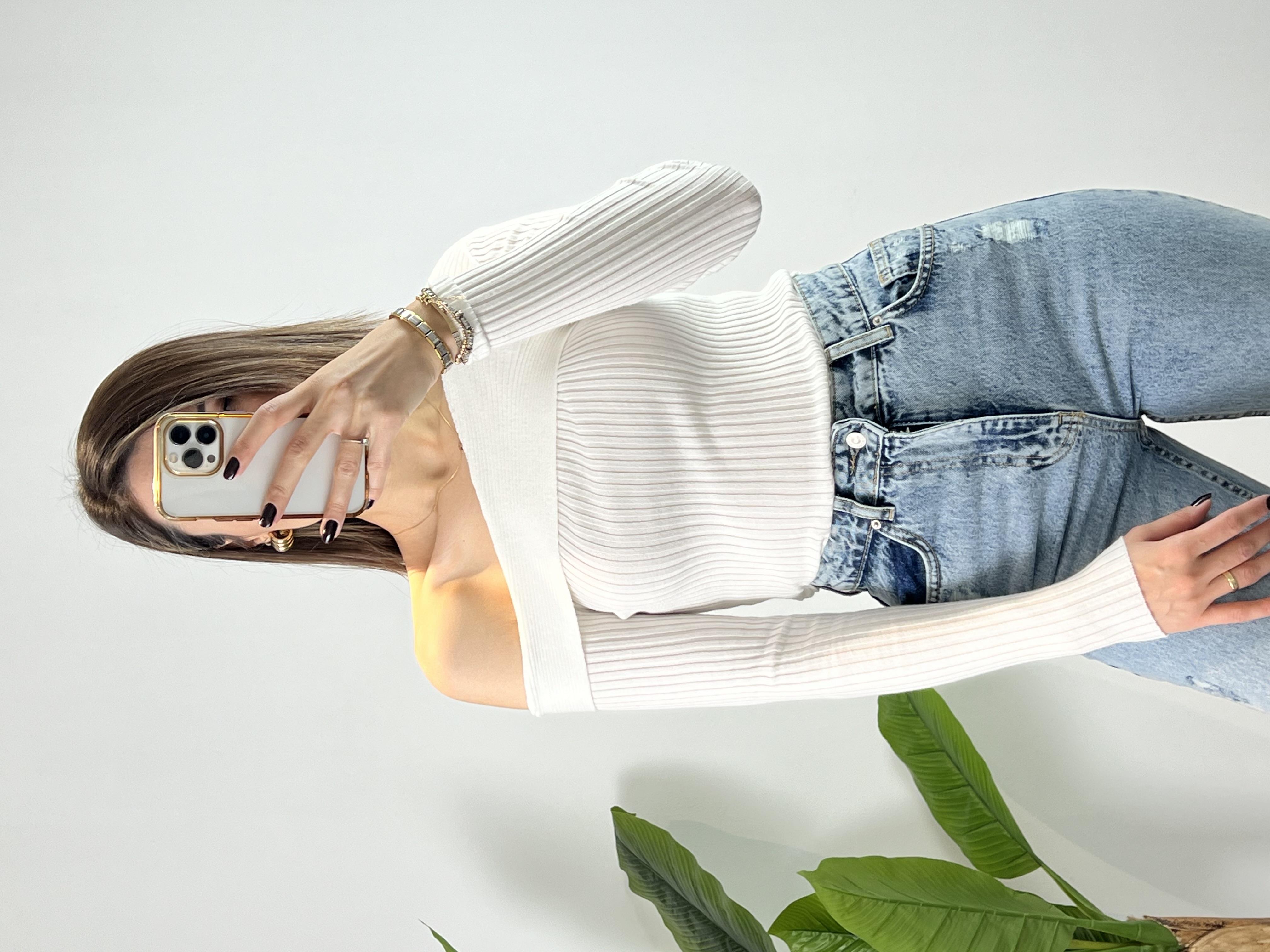 Düşük Omuz Fitilli Yumoş Beyaz Triko