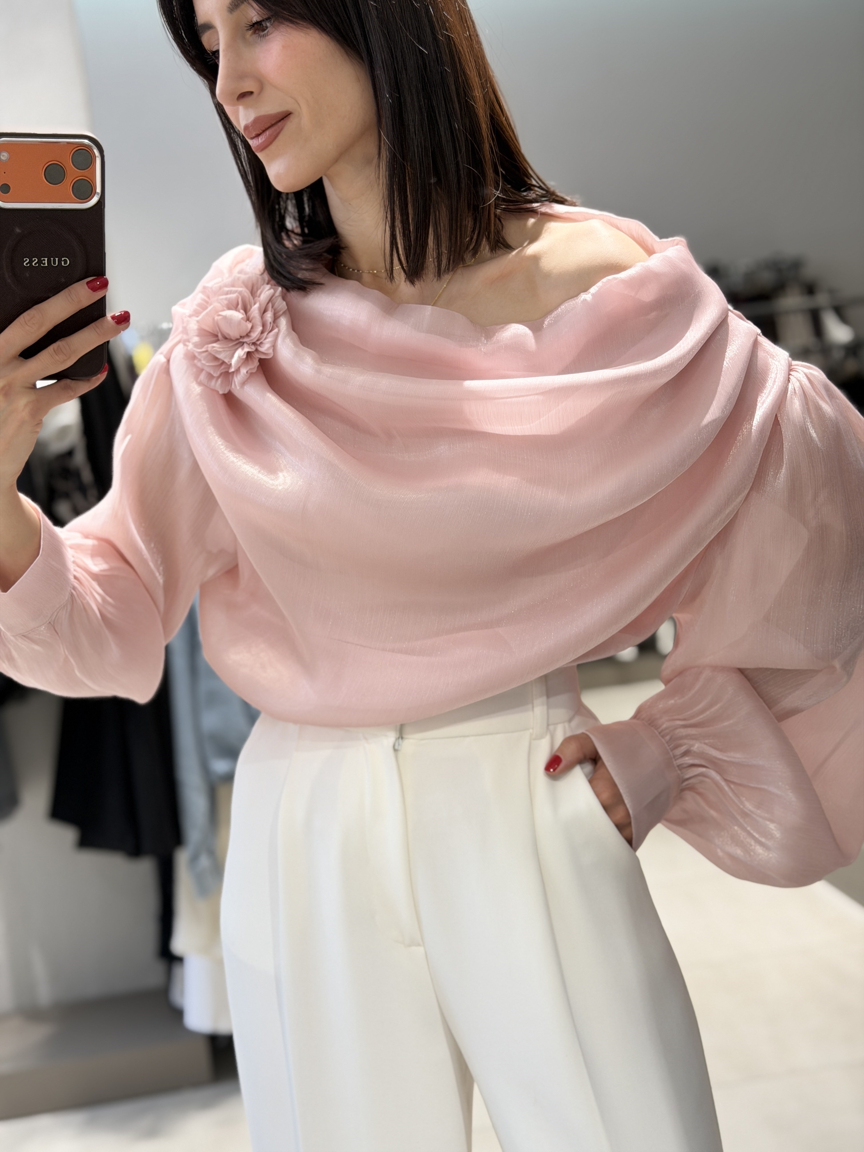 Düşük Omuz Gül Detay Şifon Bluz PEMBE