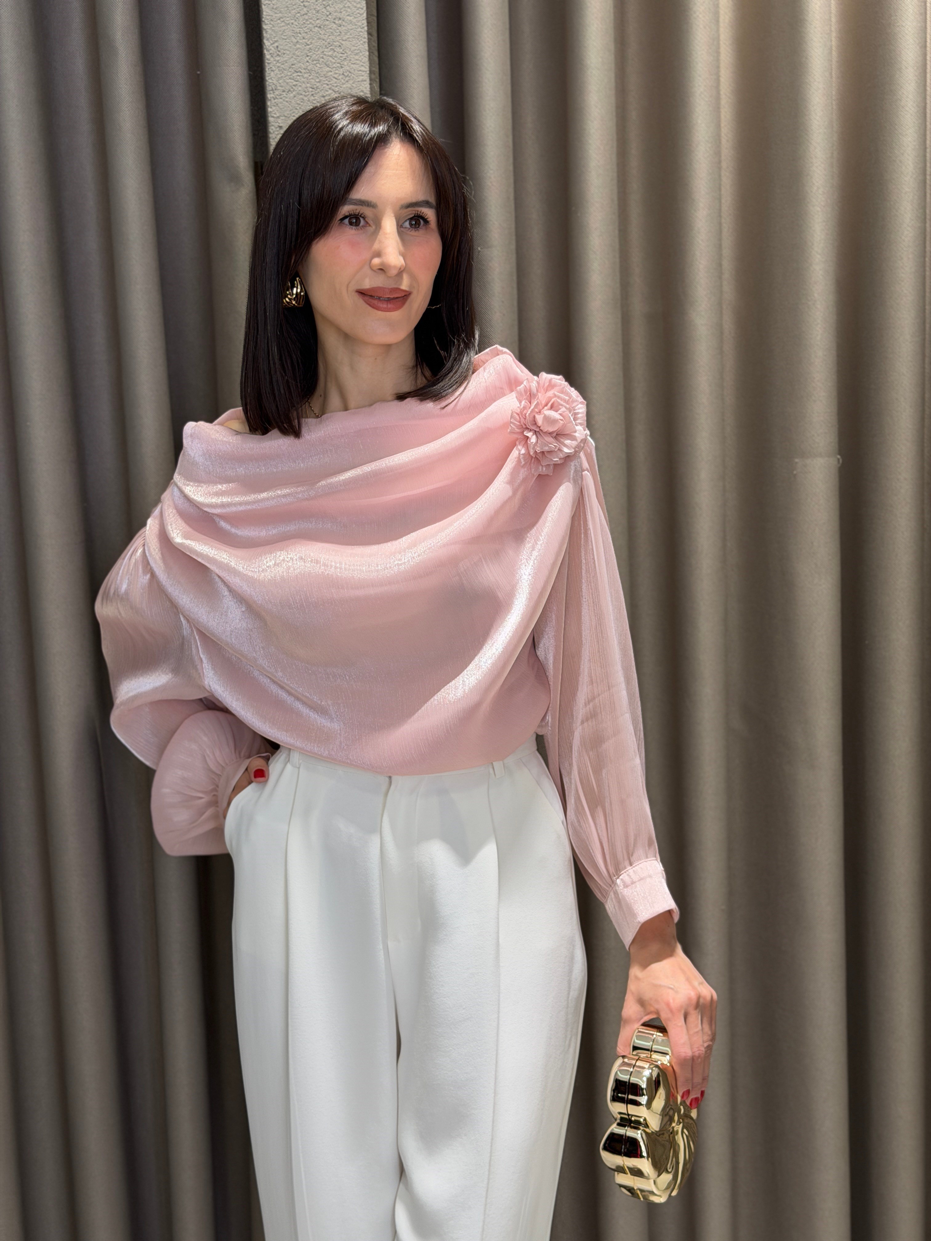 Düşük Omuz Gül Detay Şifon Bluz PEMBE