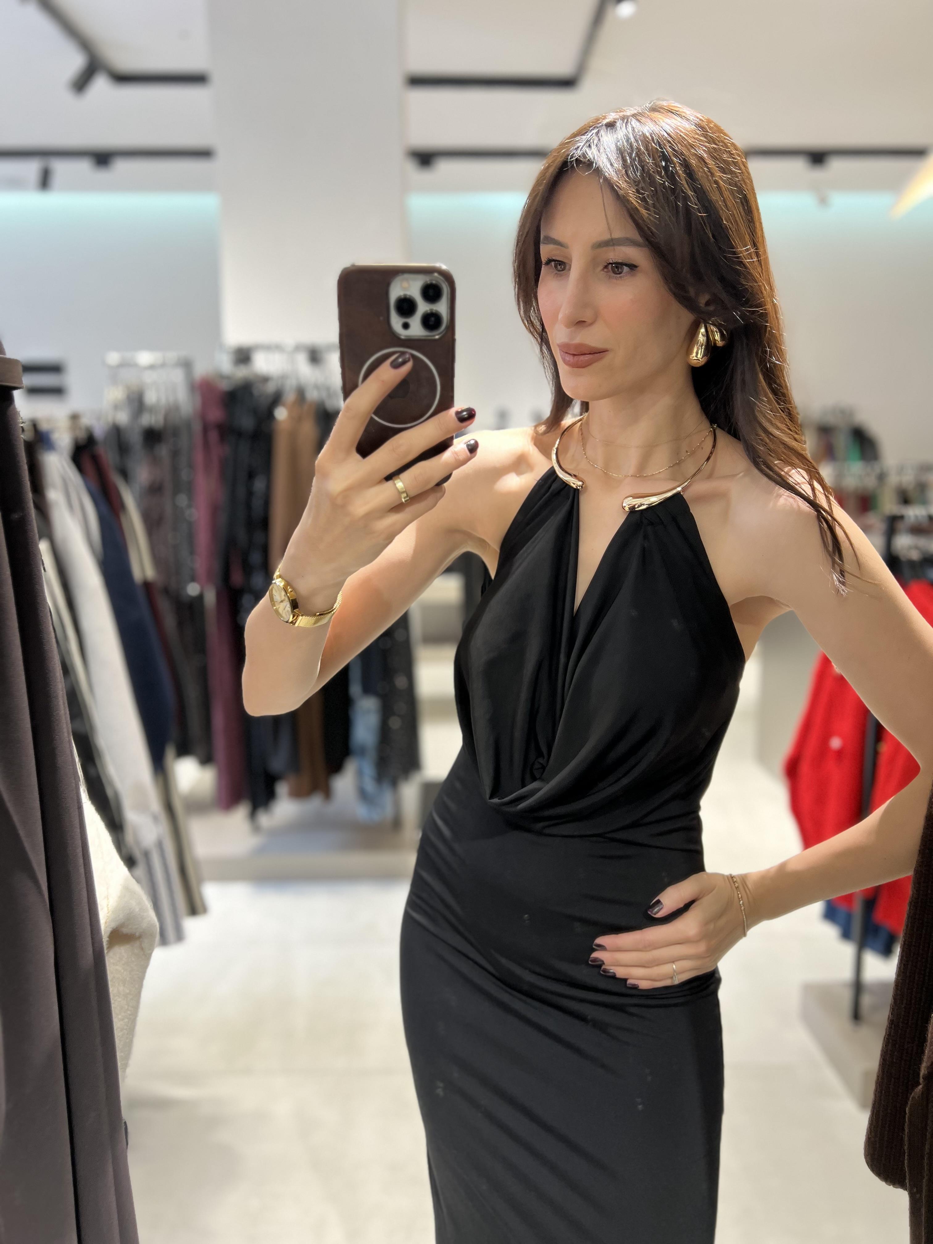 Kolye Detay Yırtmaçlı Elbise SİYAH