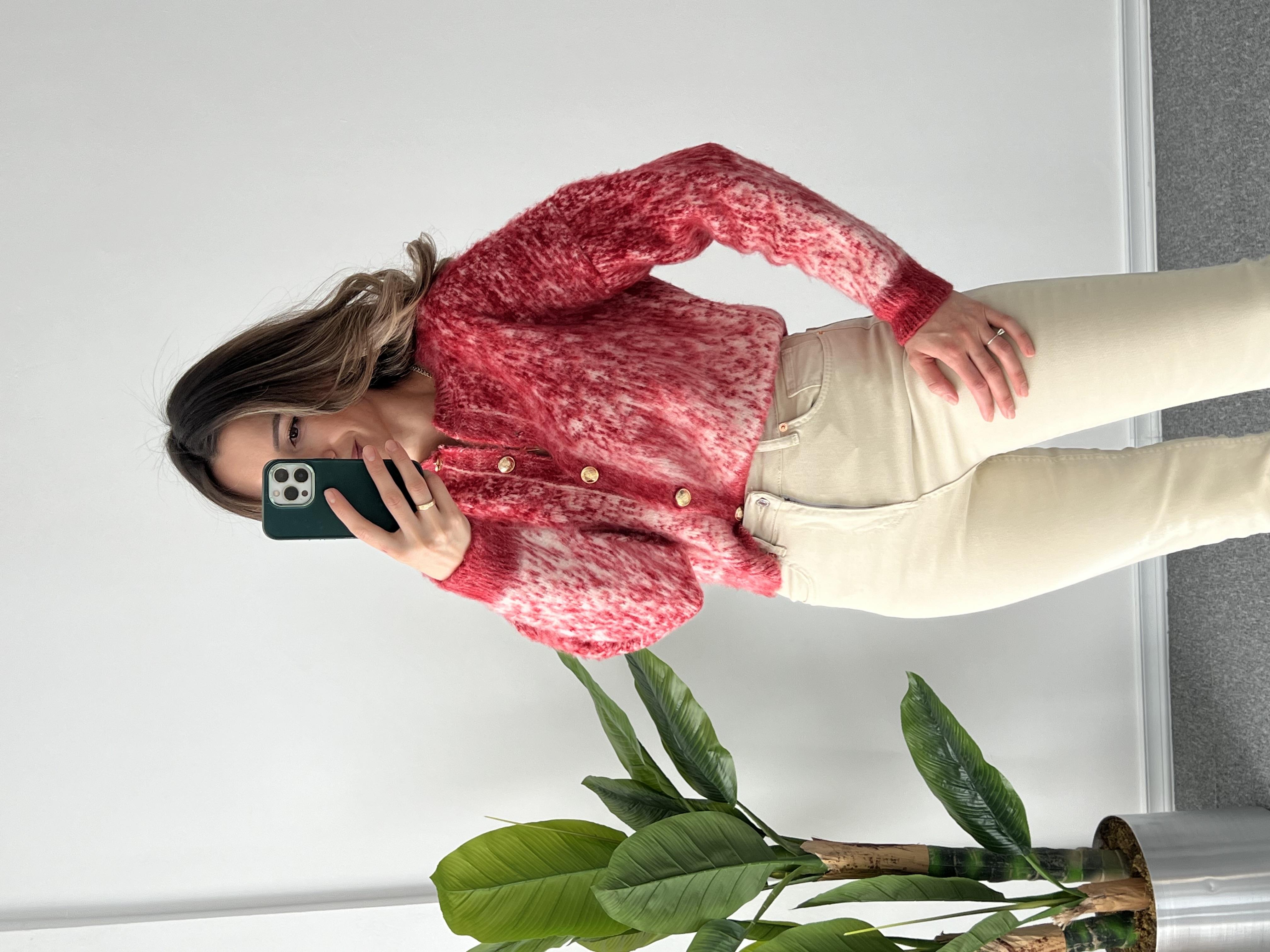 Marka Model Kırmızı Düğmeli Hırka