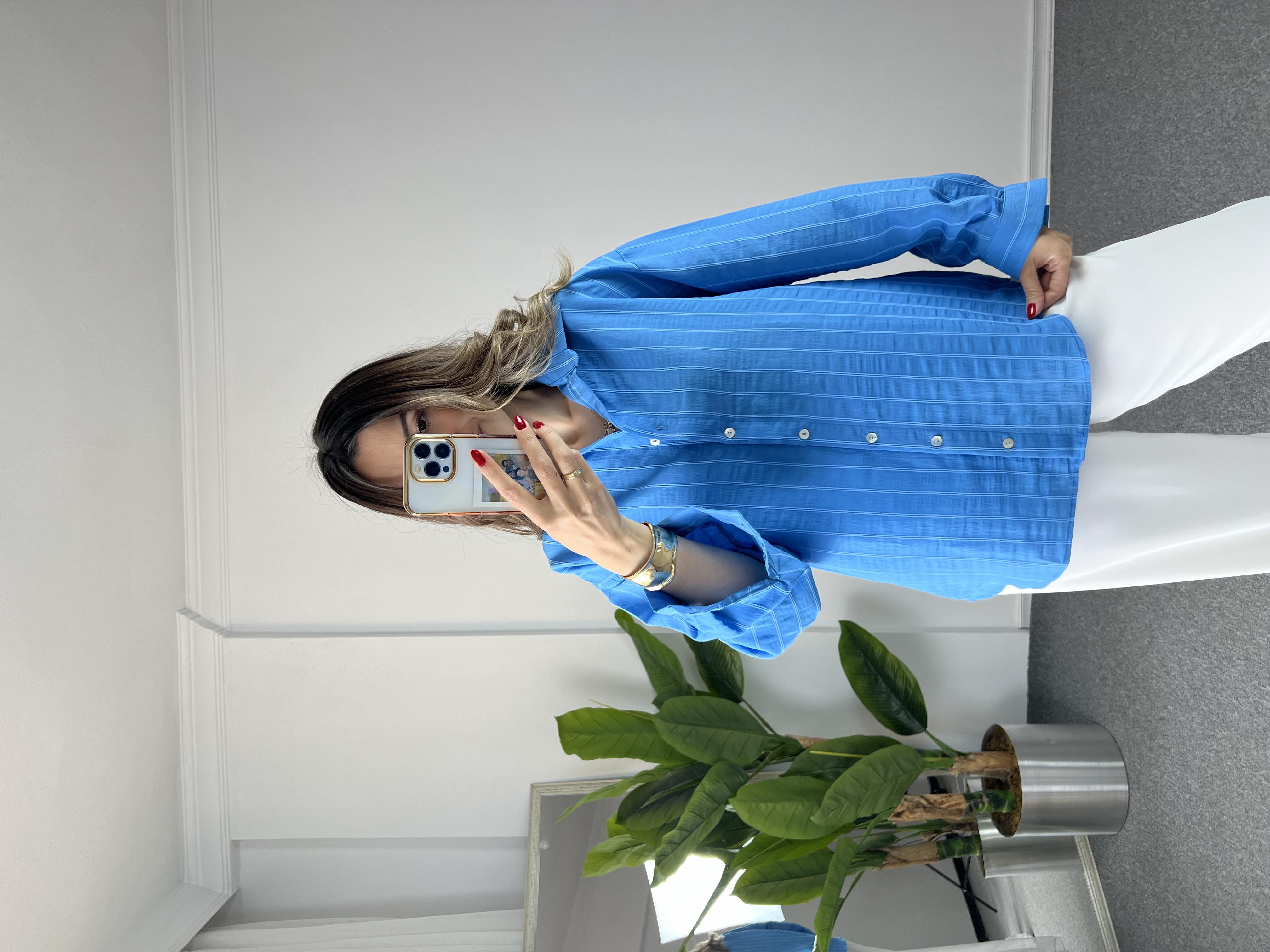 Mavi Çizgili Gömlek