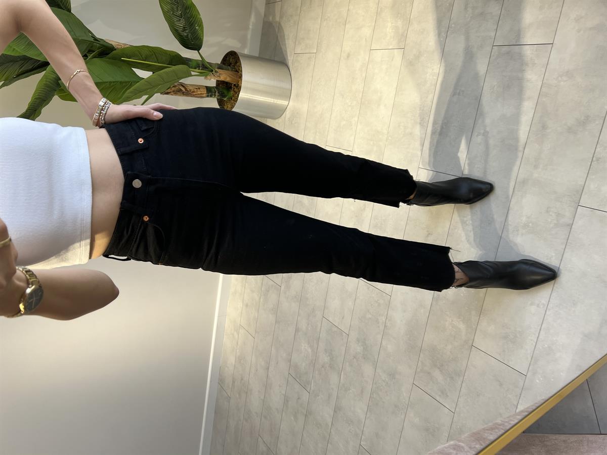 Orjinal Marka Siyah Kesik Paça Momfit Jean