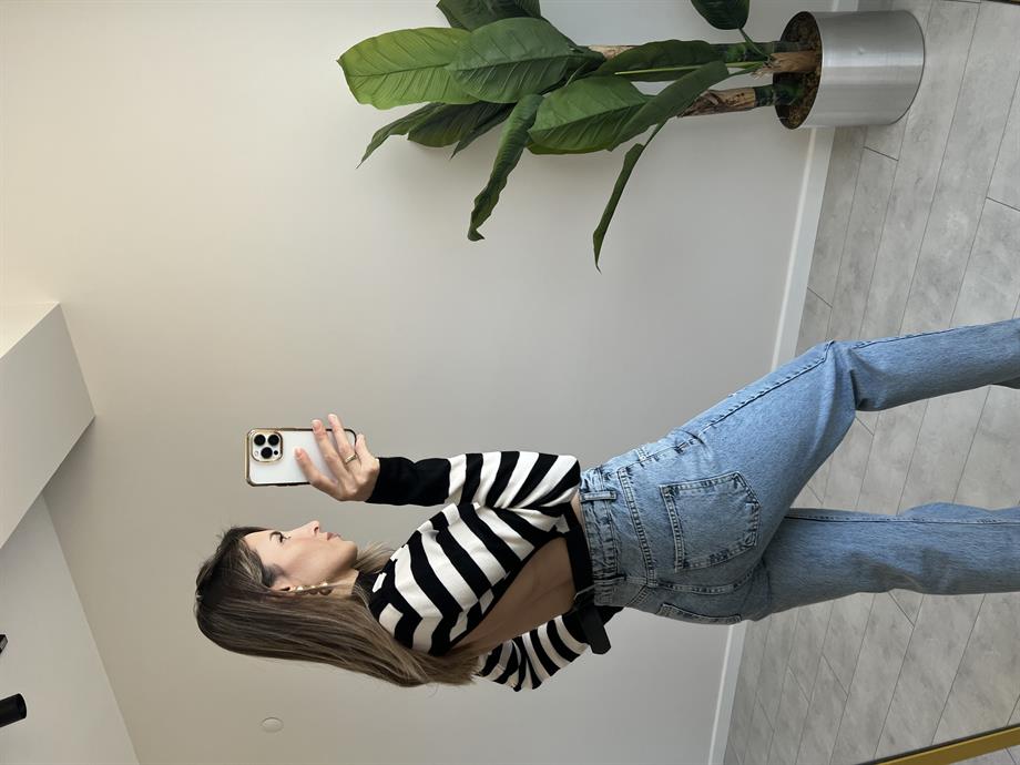 Sırt Dekolteli Kemerli Triko 