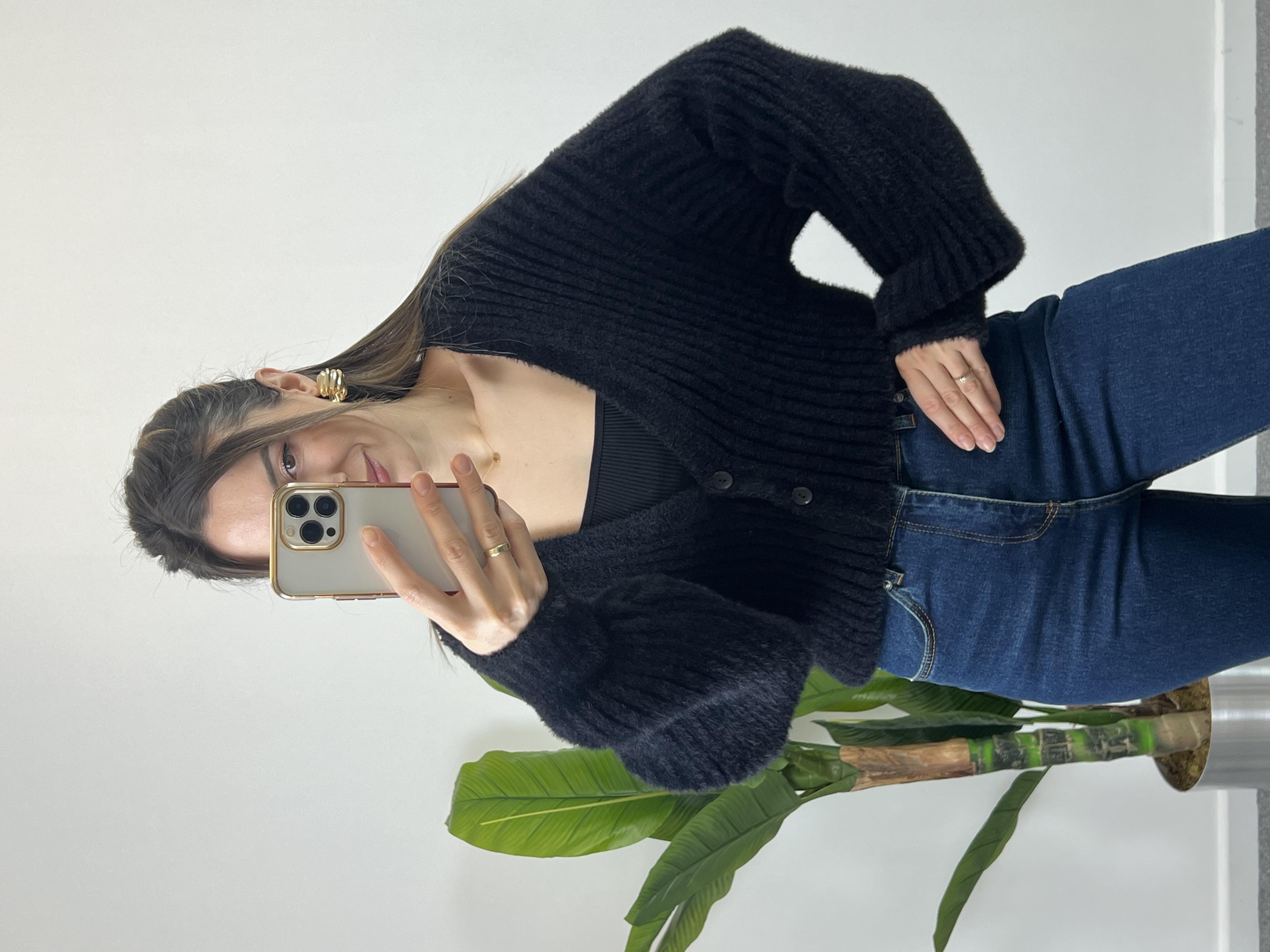 V Yaka Yumoş Siyah Hırka