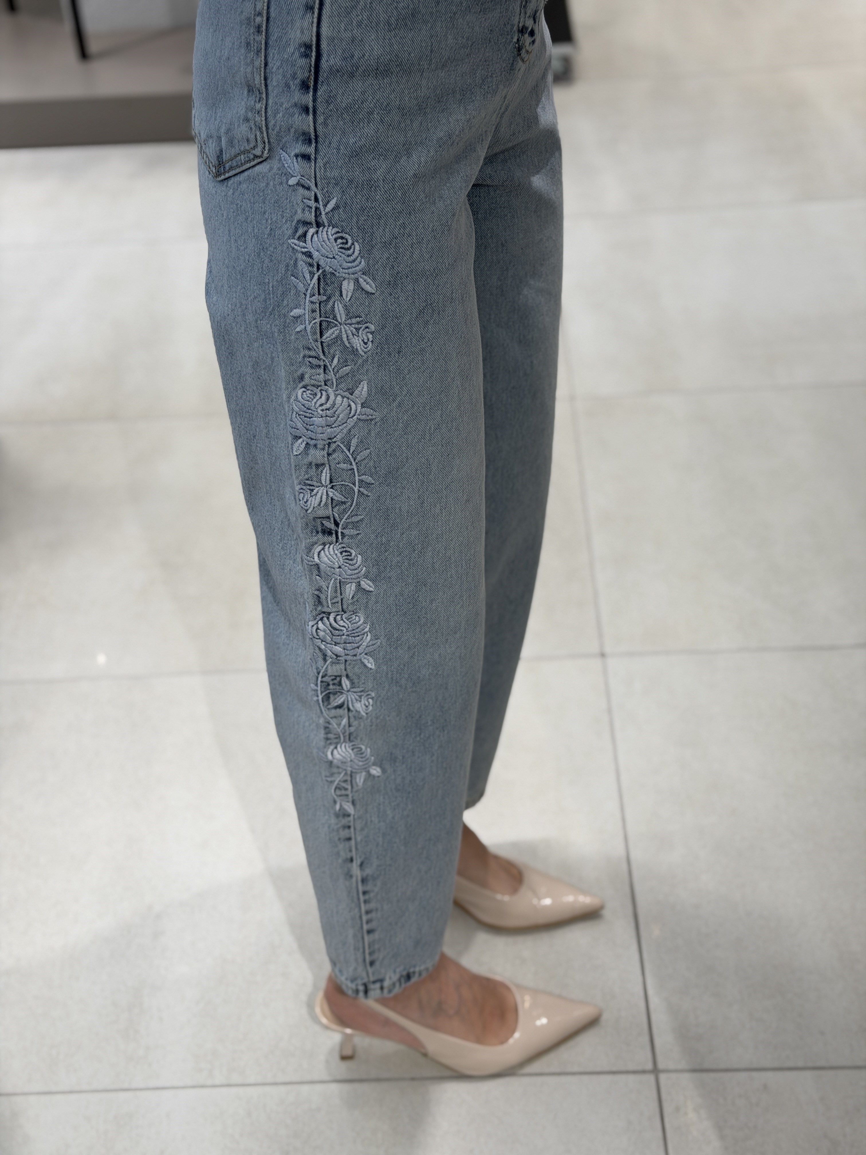 Yanı Nakışlı Mom Jean MAVİ