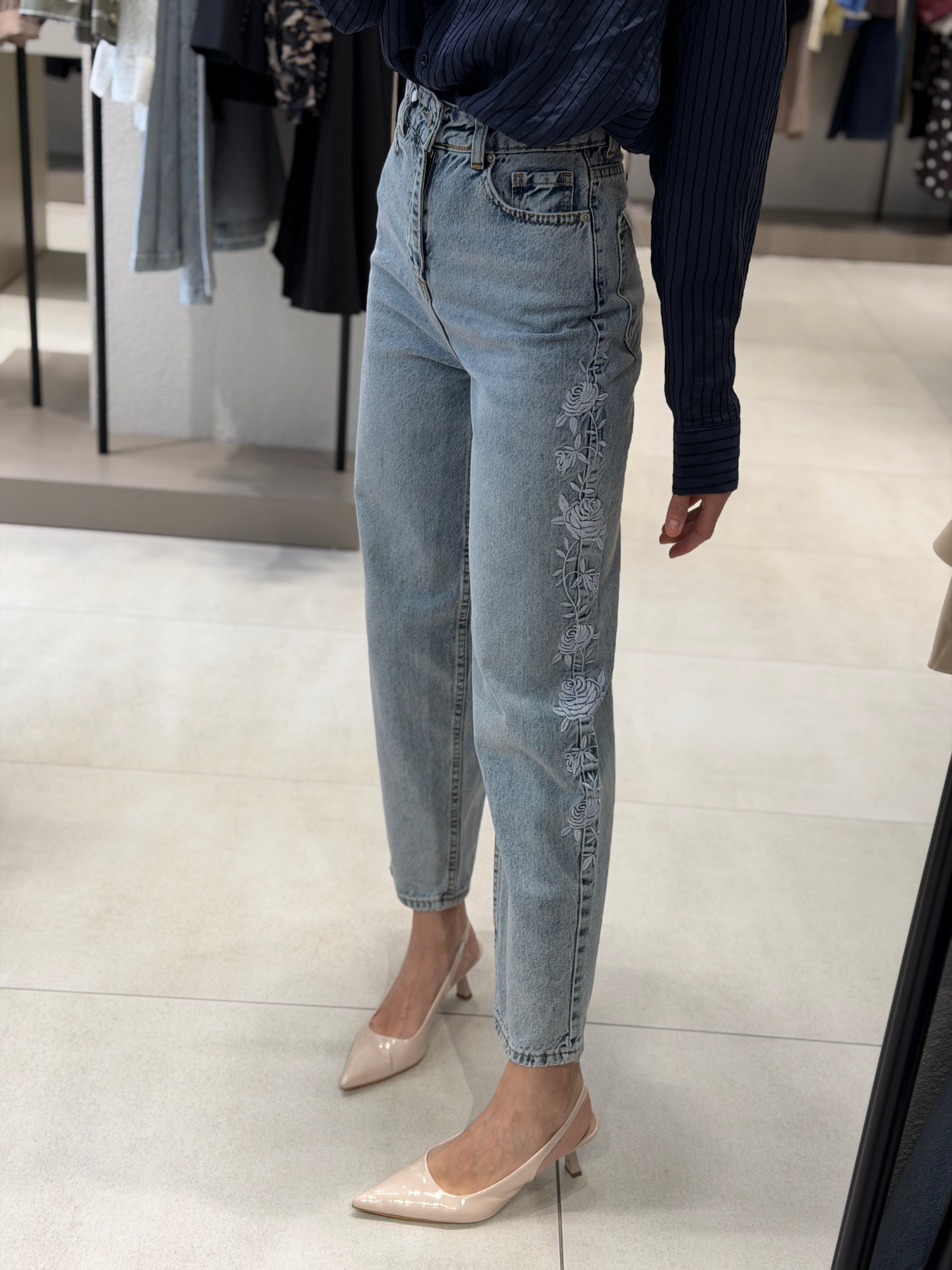 Yanı Nakışlı Mom Jean MAVİ