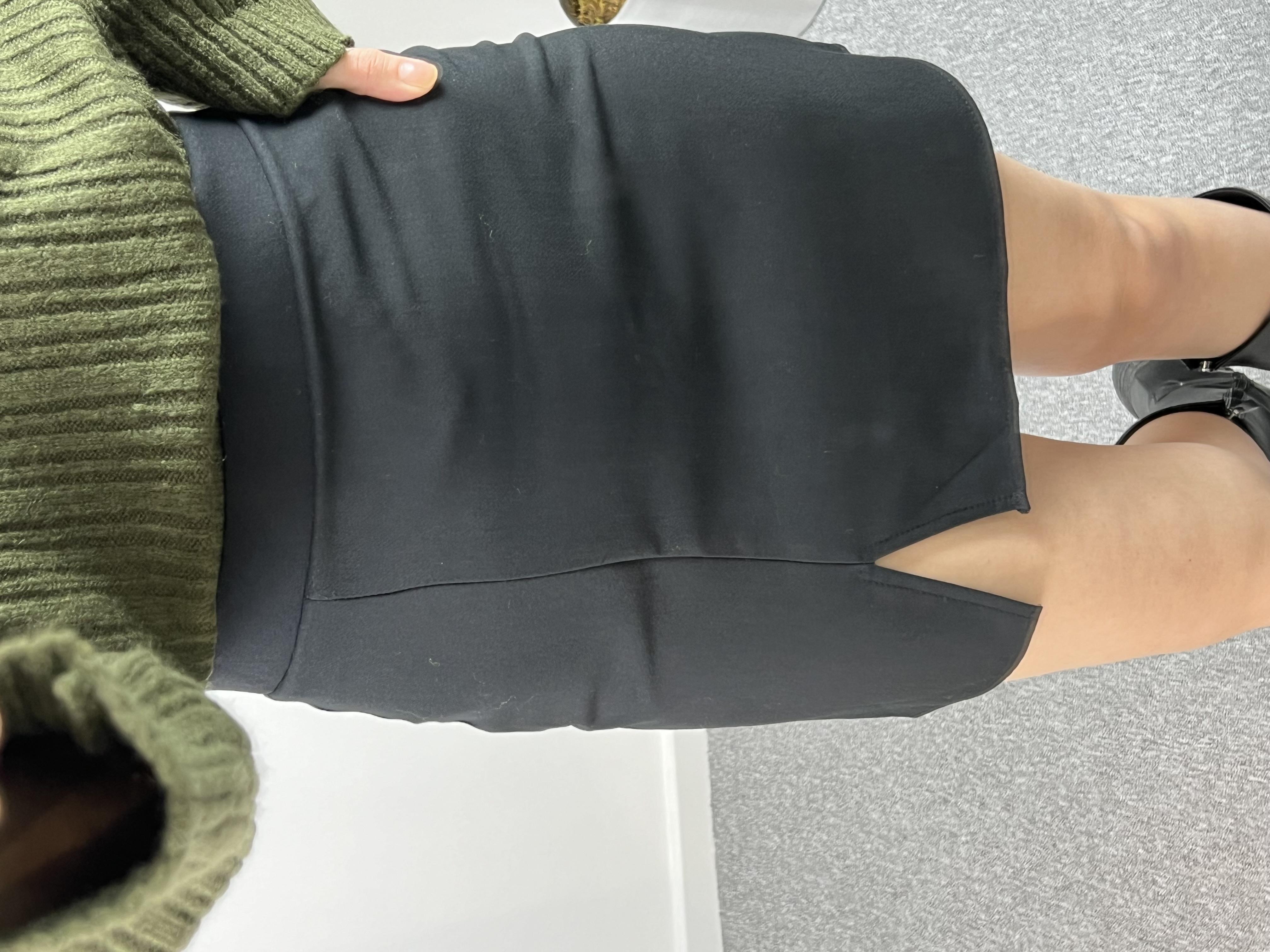 Yırtmaç Detaylı Kumaş Siyah Mini Etek