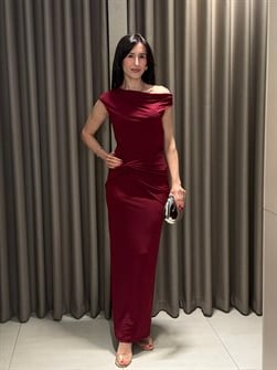 ASKILI BELİ BÜZGÜLÜ ELBİSE BORDO