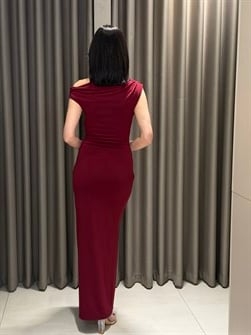 ASKILI BELİ BÜZGÜLÜ ELBİSE BORDO